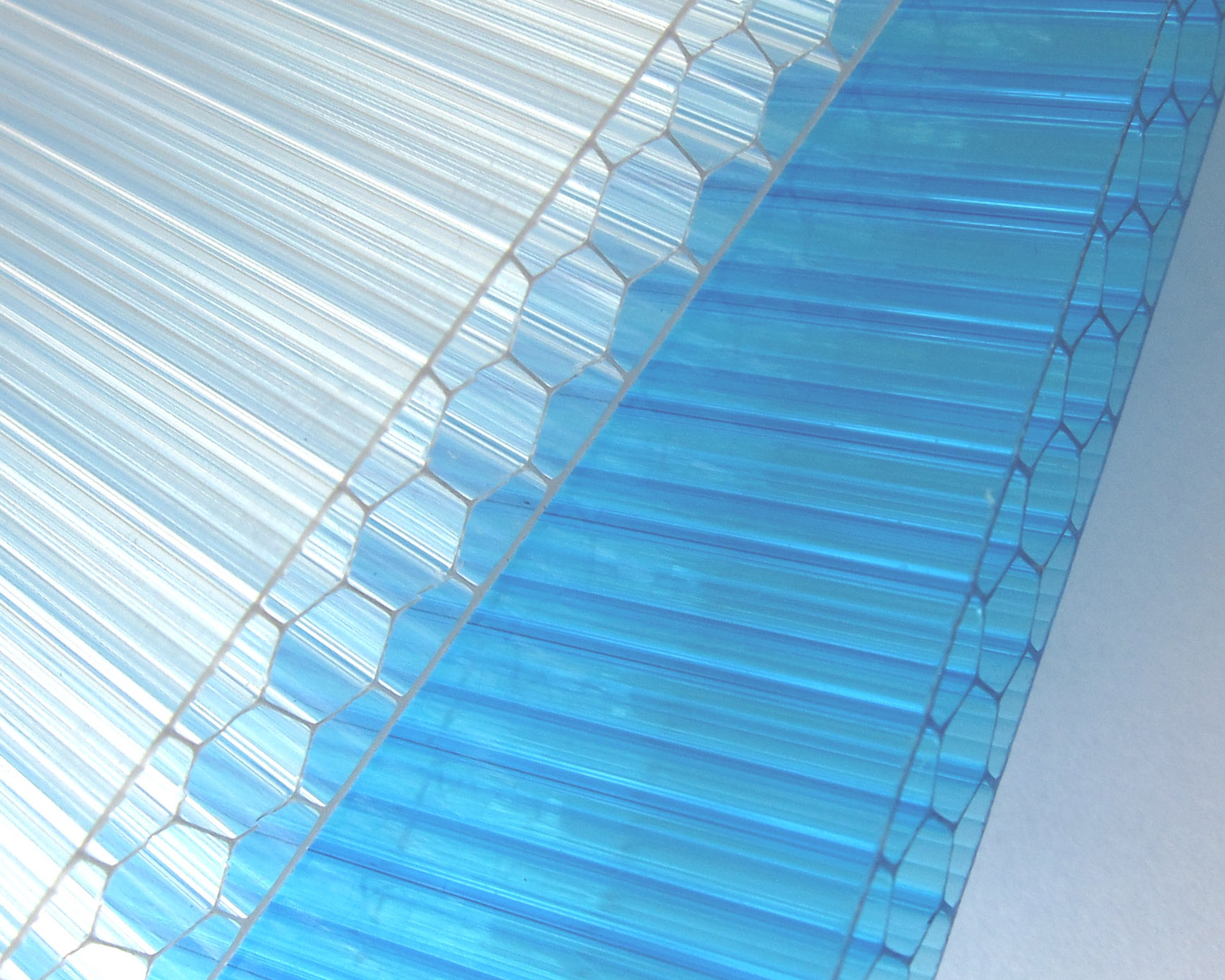 阳光板在阳光直射的情况下（户外）能使用几年