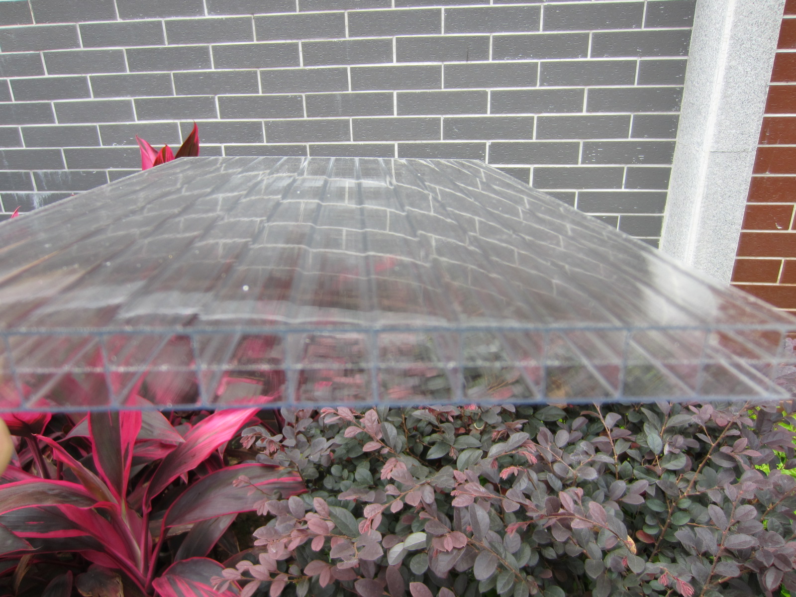 造成阳光板破损的七大因素