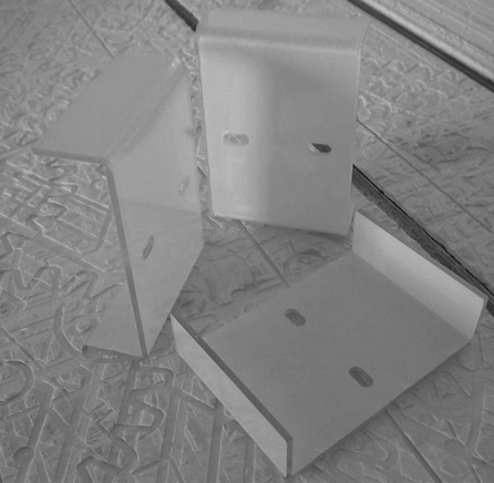 河南耐力板安装爆裂原因